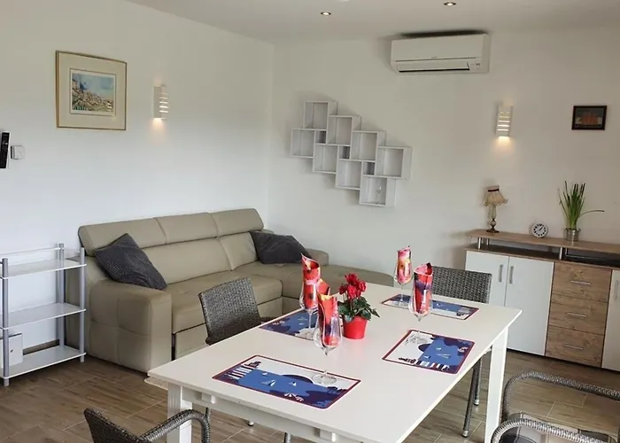 Olivia Valkanela App 1